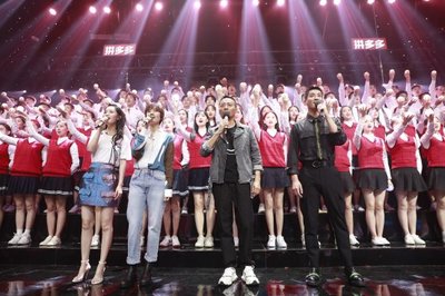 《天天向上》攜手《中國(guó)機(jī)長(zhǎng)》 一場(chǎng)致敬英雄的熒屏交響，如何實(shí)現(xiàn)話題與口碑的雙贏？